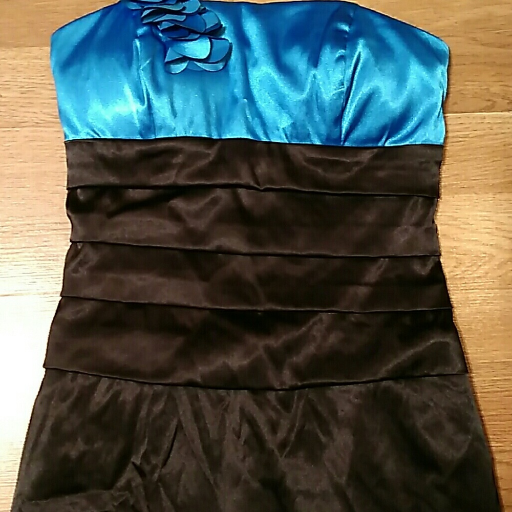 Dress - Picture 3 of 3